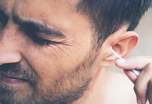 تراكم شمع في الأذن